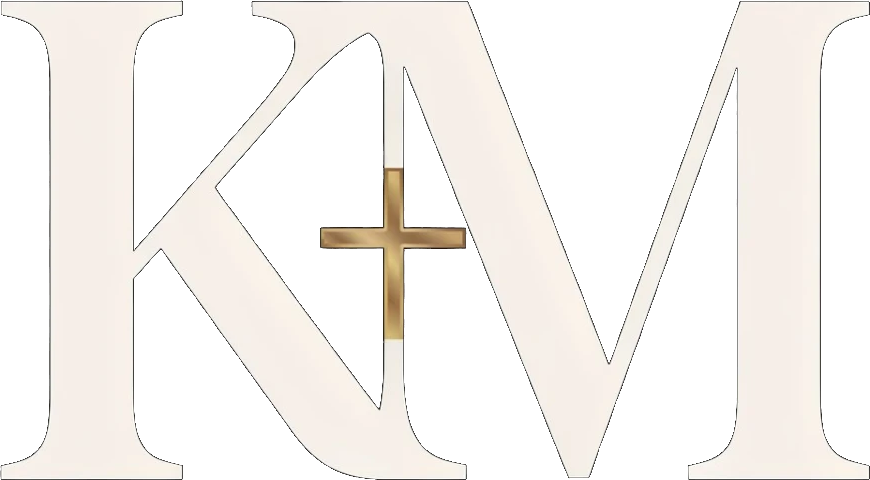 Monogramme KM avec croix dorée